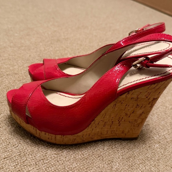 Size 8M - Nine West Red Wedges - Picture 2 of 5
